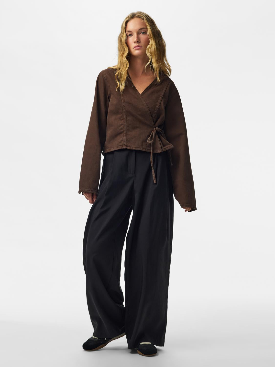 model_shot-front_full